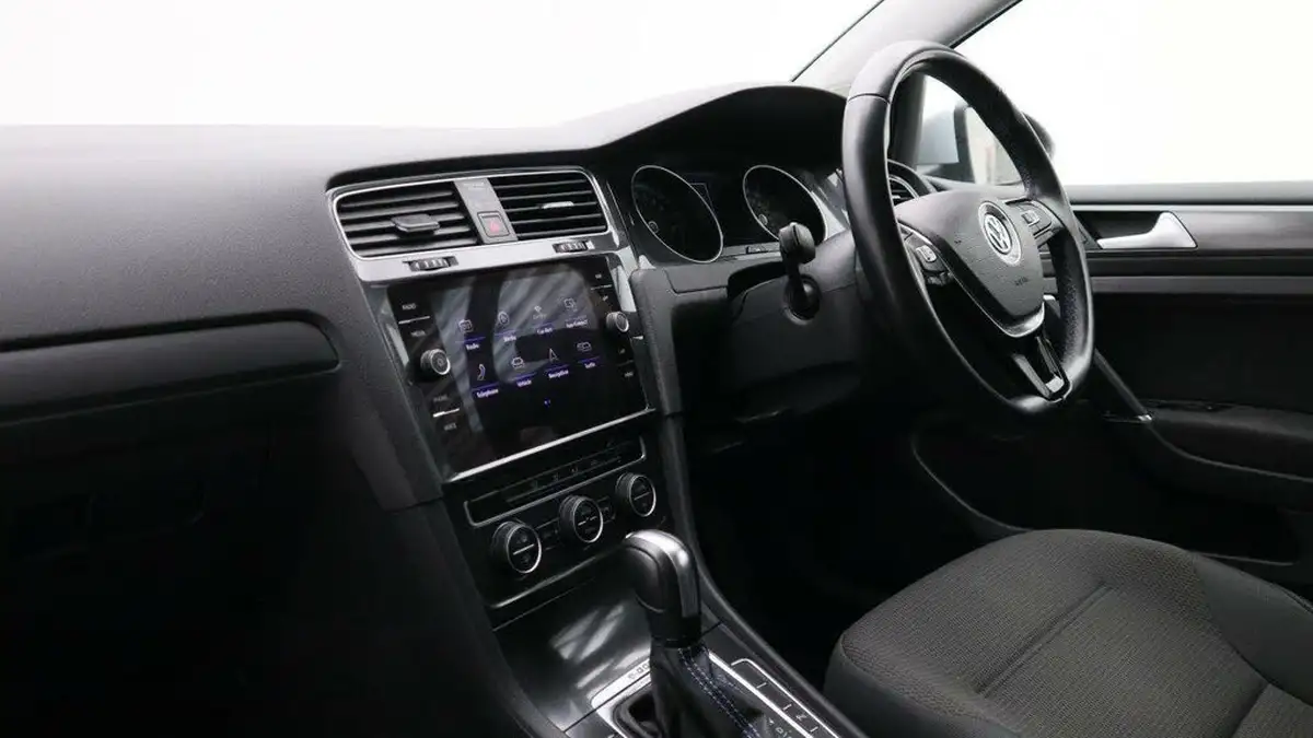 2020-volkswagen-golf-e-e-golf-big-1