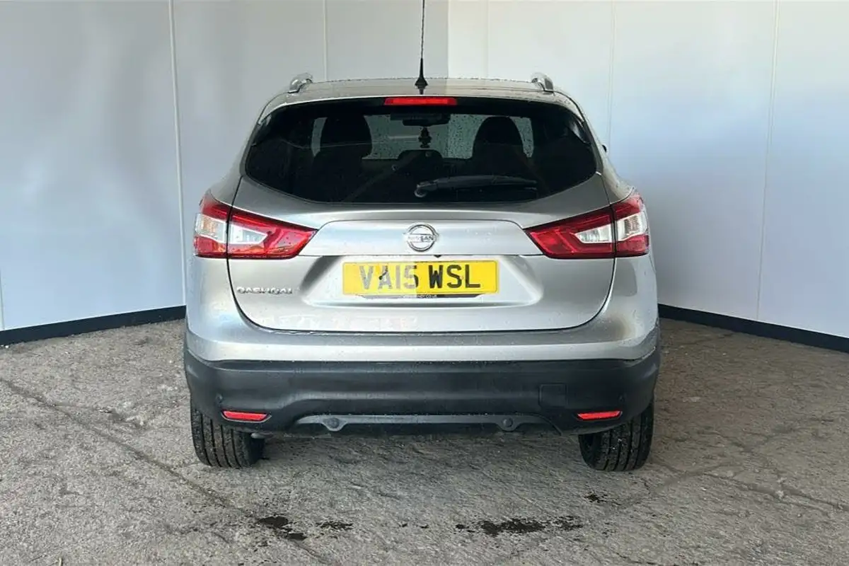 2015-nissan-qashqai-16-tekna-big-7