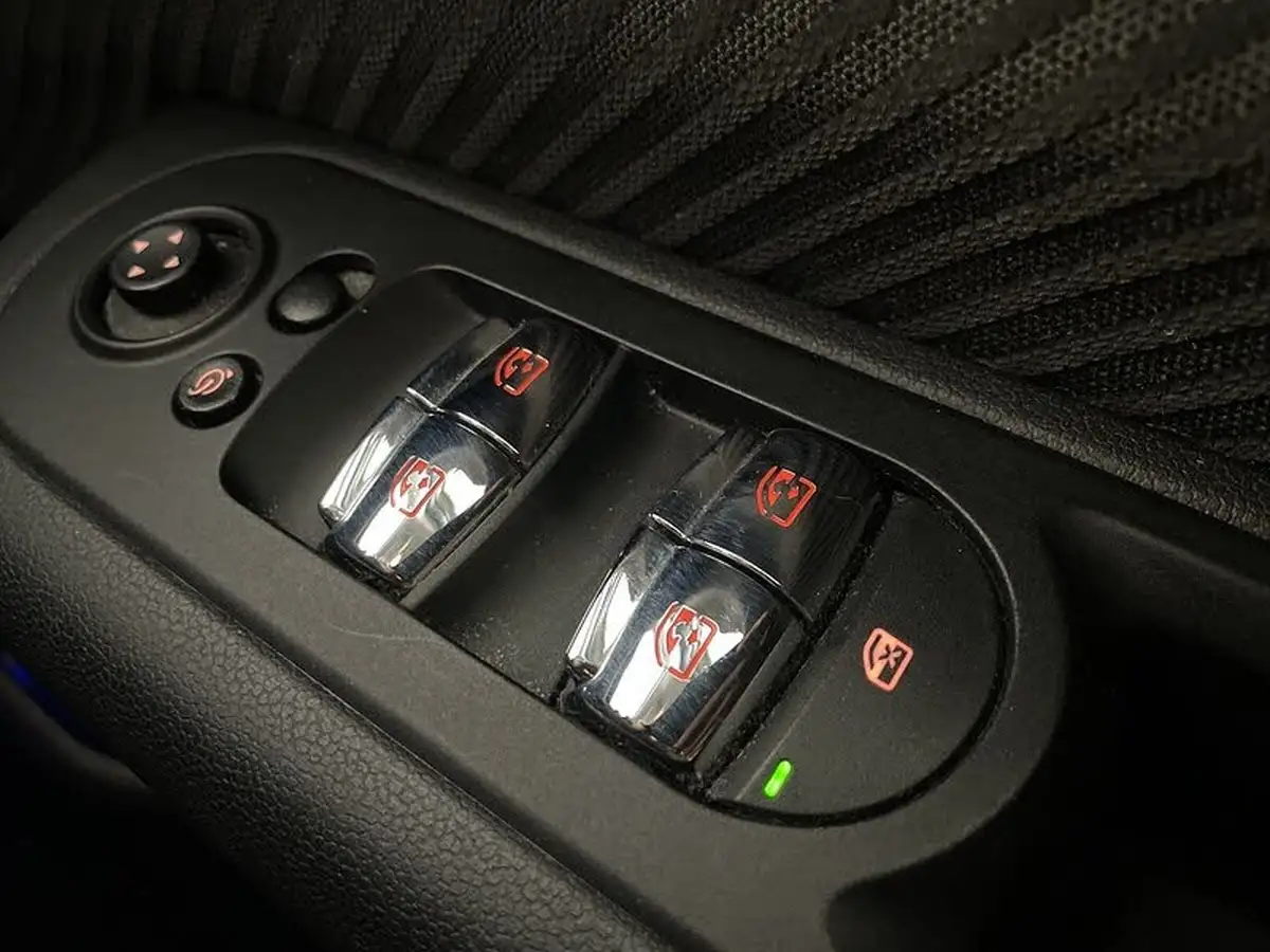 2018-mini-clubman-15-cooper-auto-big-24