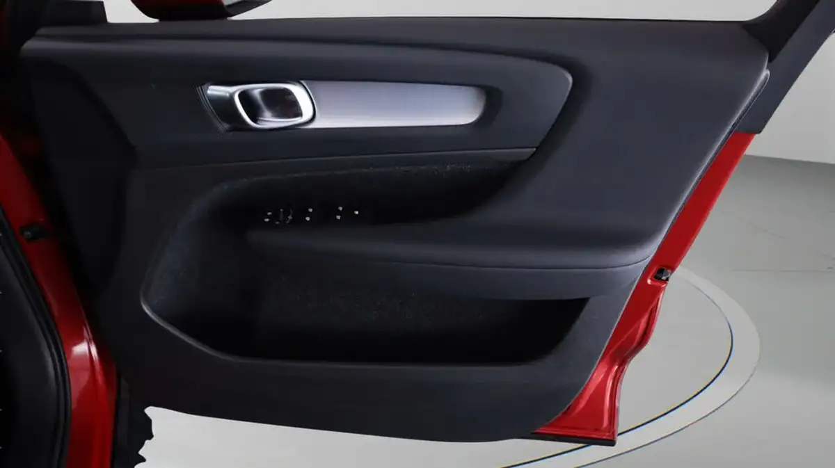 2020-volvo-xc40-15-t3-momentum-geartronic-big-14