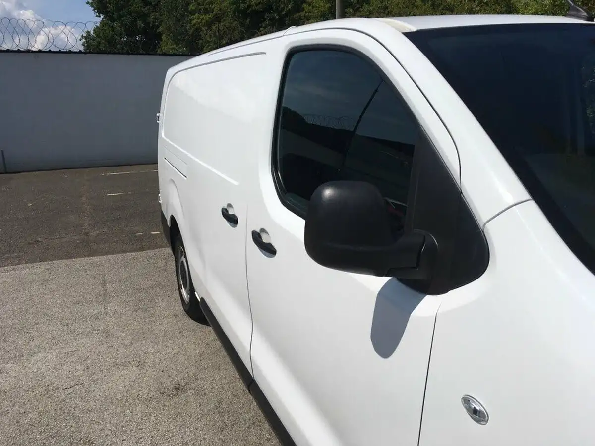 2022-vauxhall-vivaro-20td-3100-l2h1-dynamic-panel-big-11