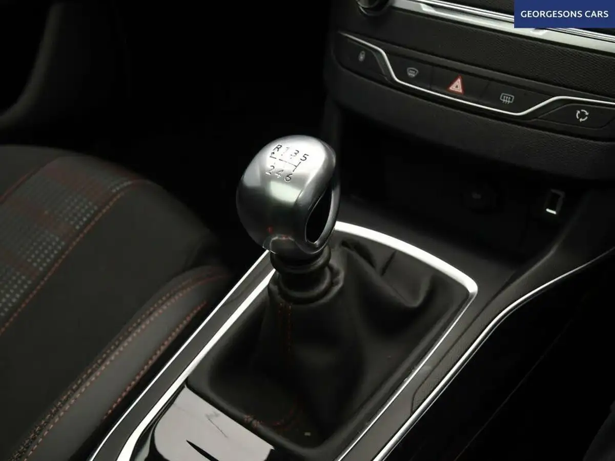 2019-peugeot-308-15-bluehdi-gt-line-big-28