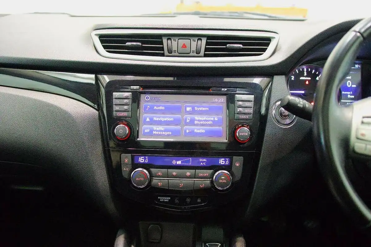 2016-nissan-qashqai-15dci-n-connecta-99g-big-20
