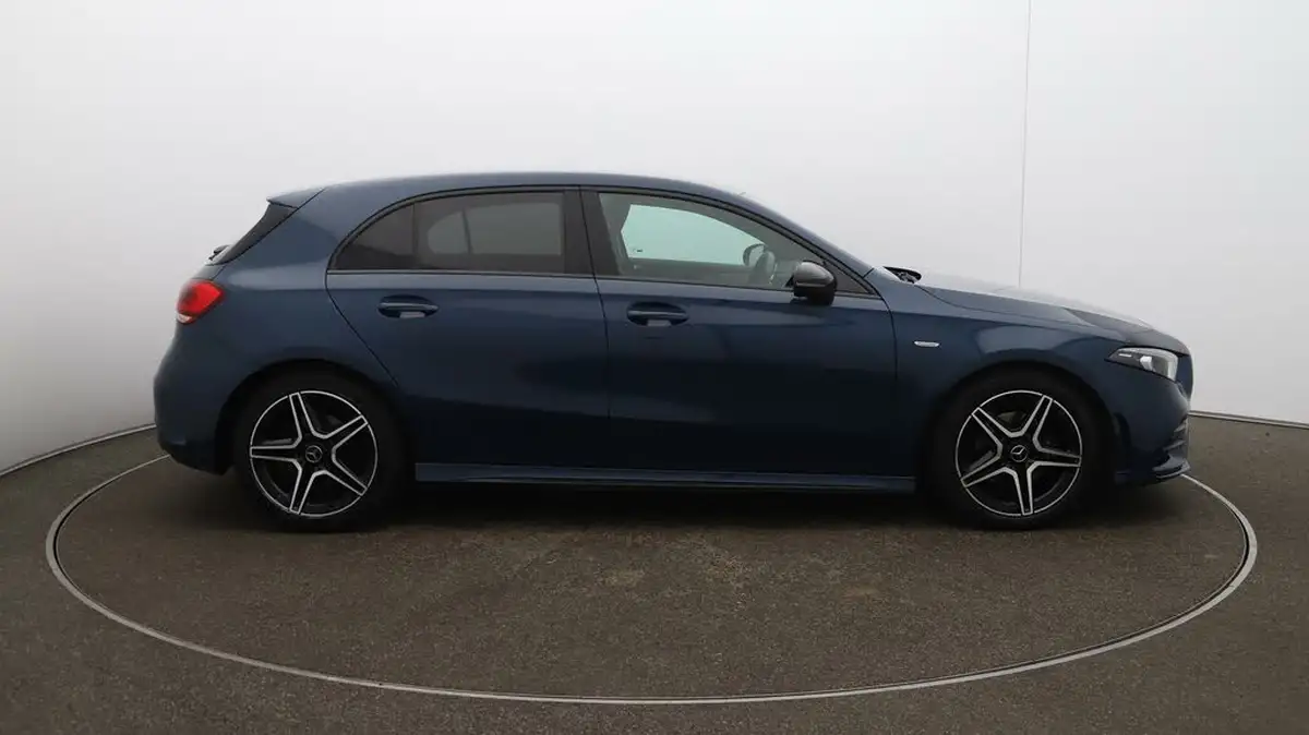 2022-mercedes-benz-a-class-13-a200-amg-line-edition-executive-hatchback-5d-big-48