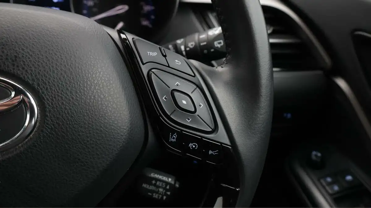2020-toyota-c-hr-18-vvt-i-icon-parking-pack-big-24