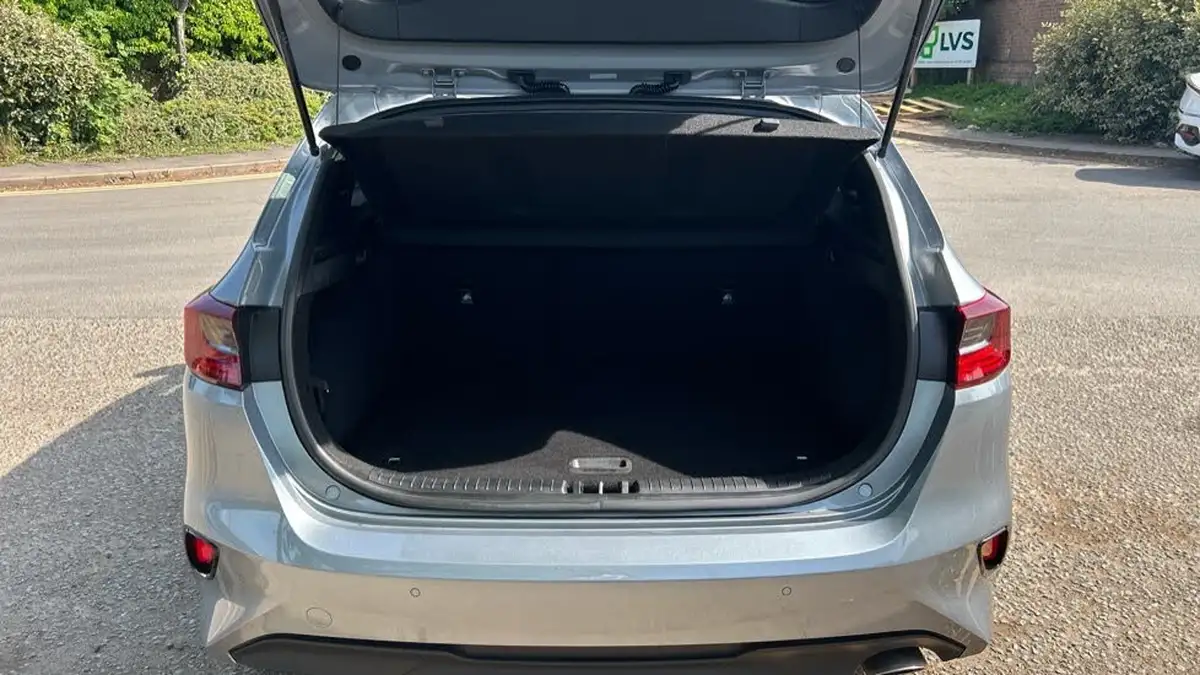 2022-kia-ceed-15-t-gdi-3-hatchback-big-7