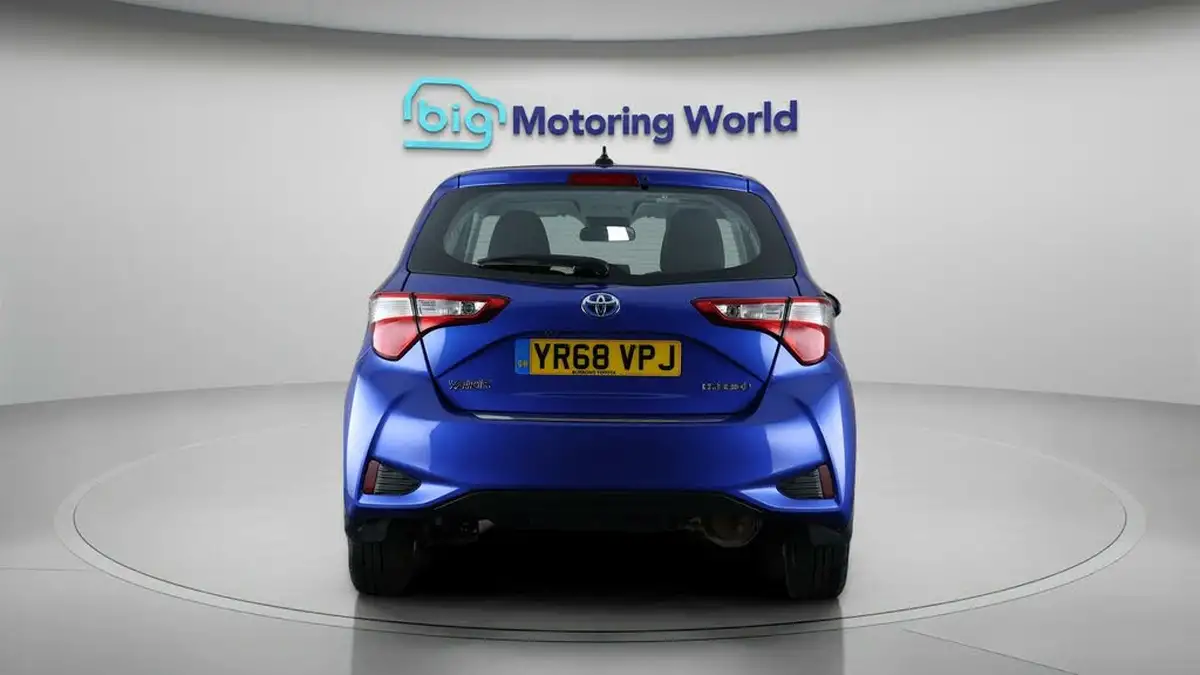 2018-toyota-yaris-15-vvt-i-icon-hybrid-big-6