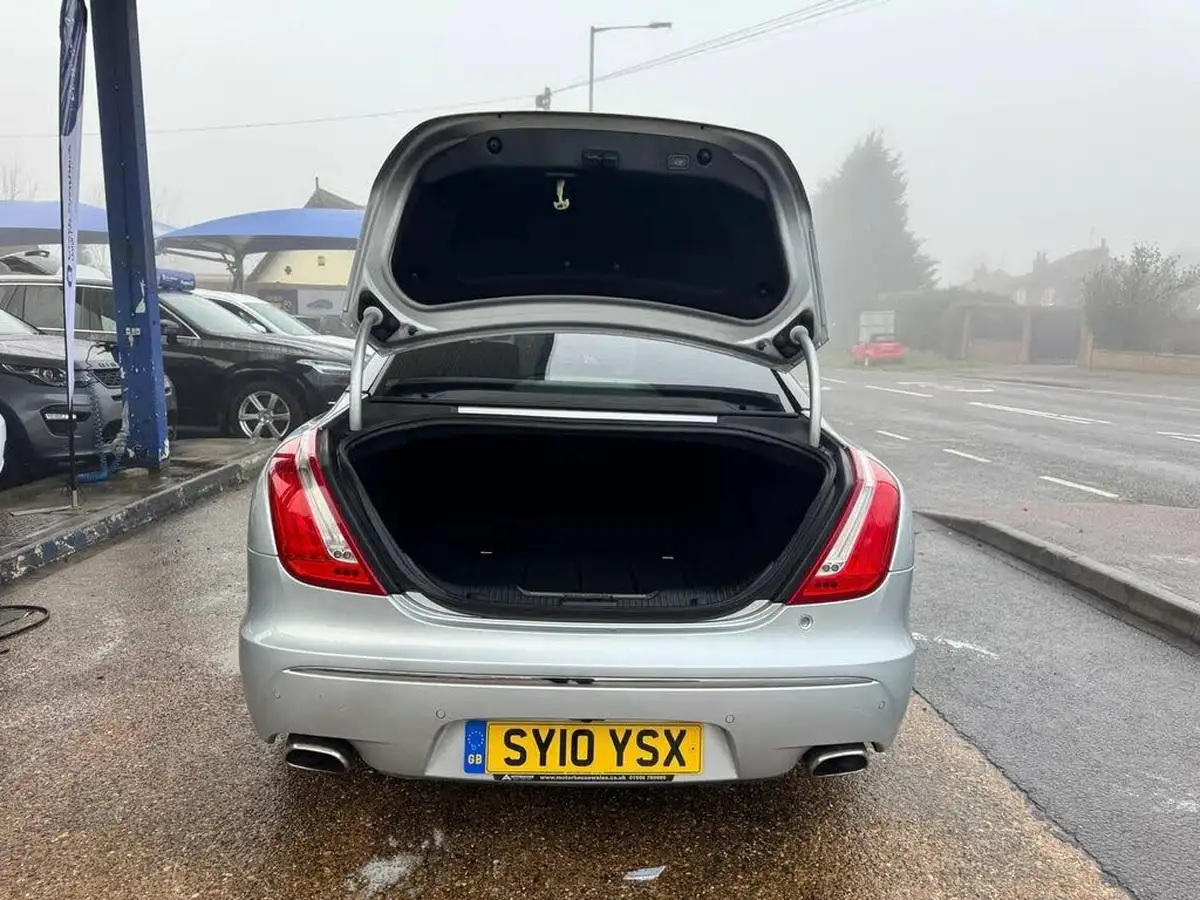 2010-jaguar-xj-series-30td-xj-portfolio-lwb-big-10