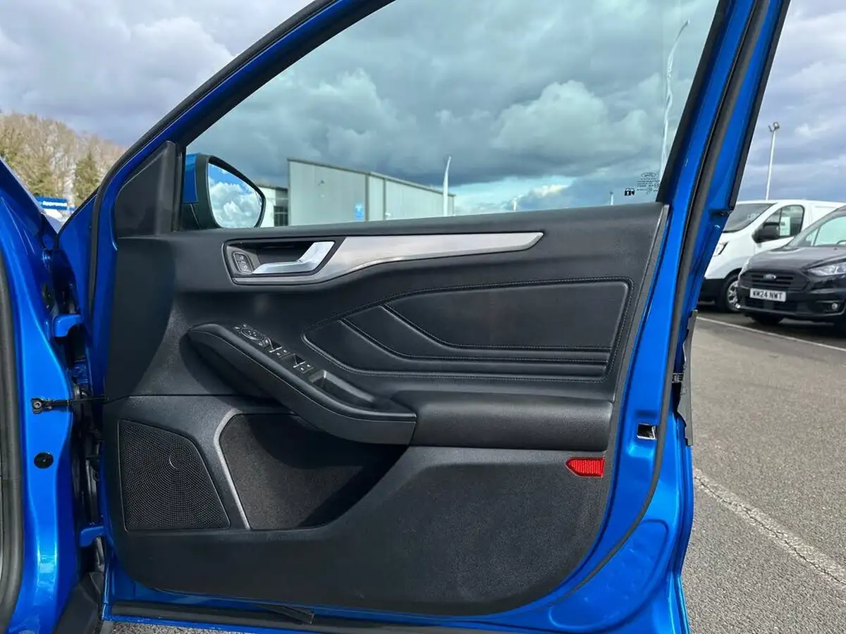 2019-ford-focus-10t-titanium-hatchback-big-34