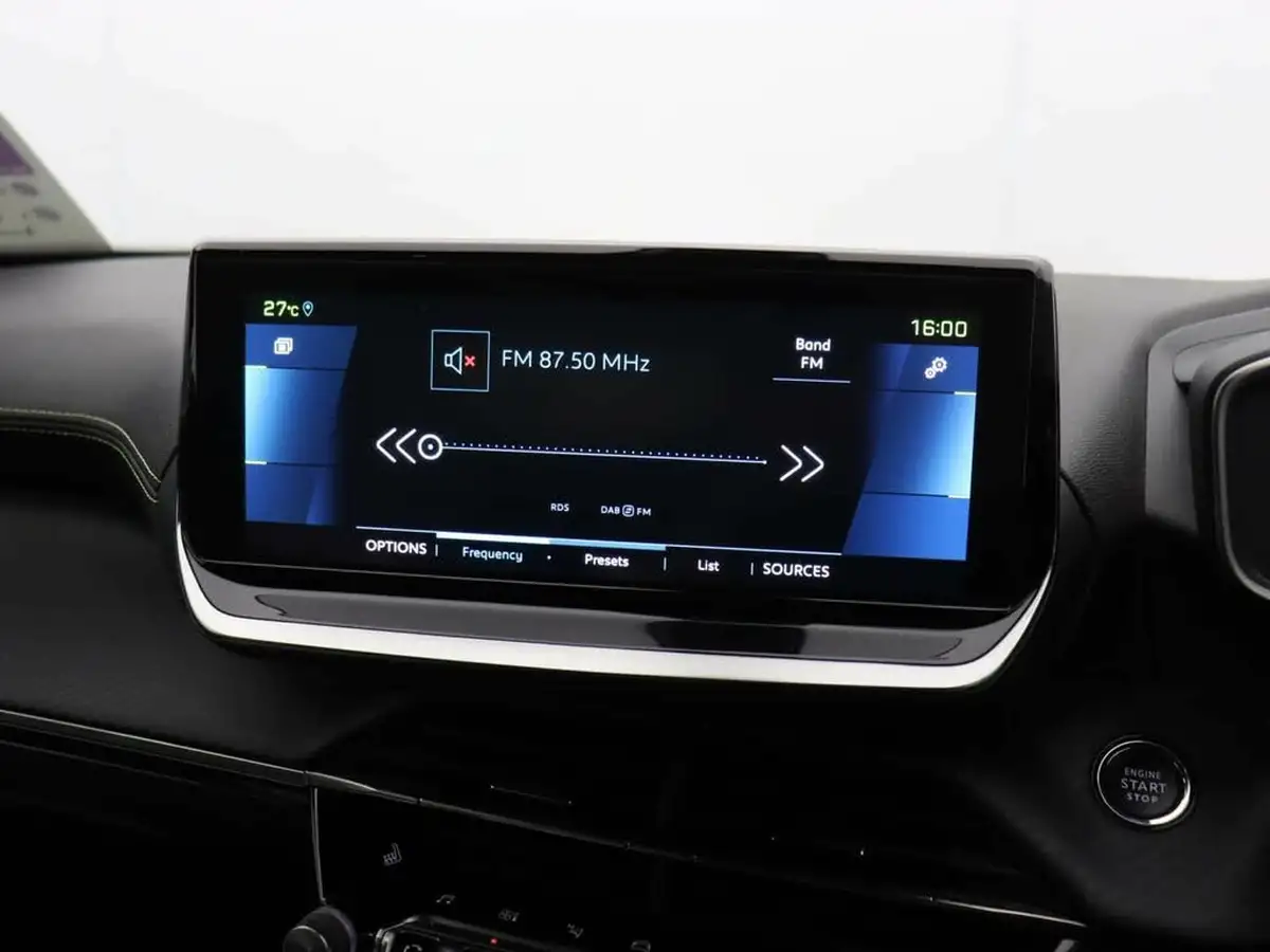 2021-peugeot-2008-suv-e-gt-premium-50kwh-big-26