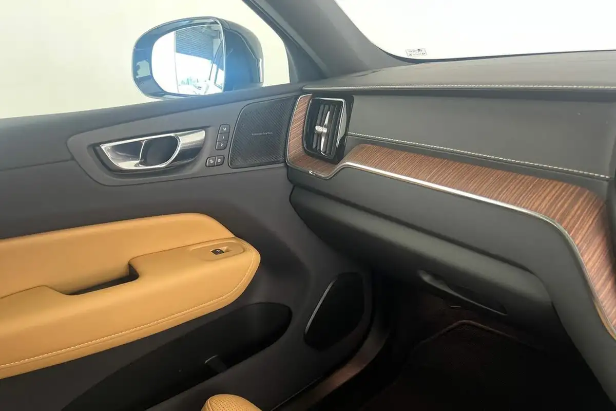 2021-volvo-xc60-20-t8-inscription-pro-390bhp-big-34