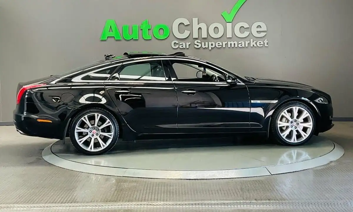 2017-jaguar-xj-series-30td-xj-portfolio-lwb-big-18