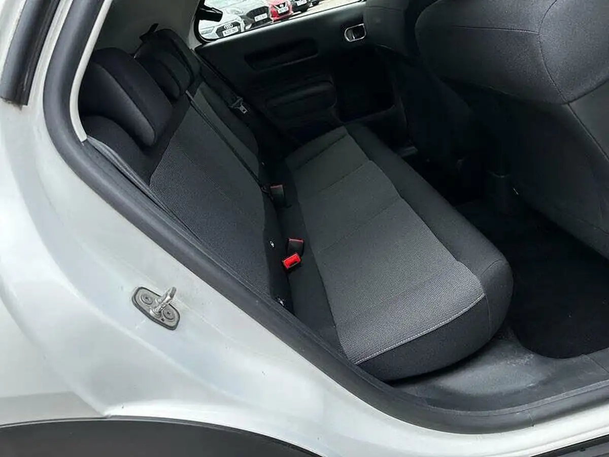 2015-citroen-c4-cactus-16bluehdi-flair-big-14