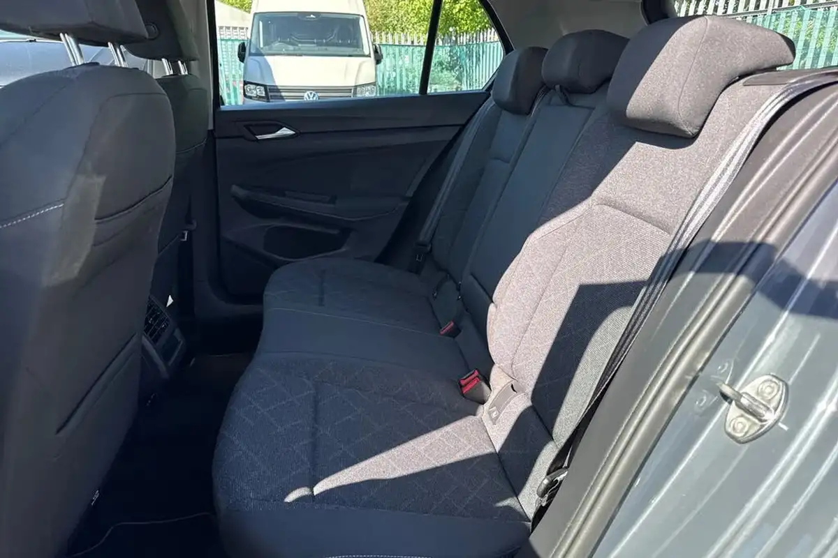2021-volkswagen-golf-15-tsi-life-130ps-hatchback-big-31