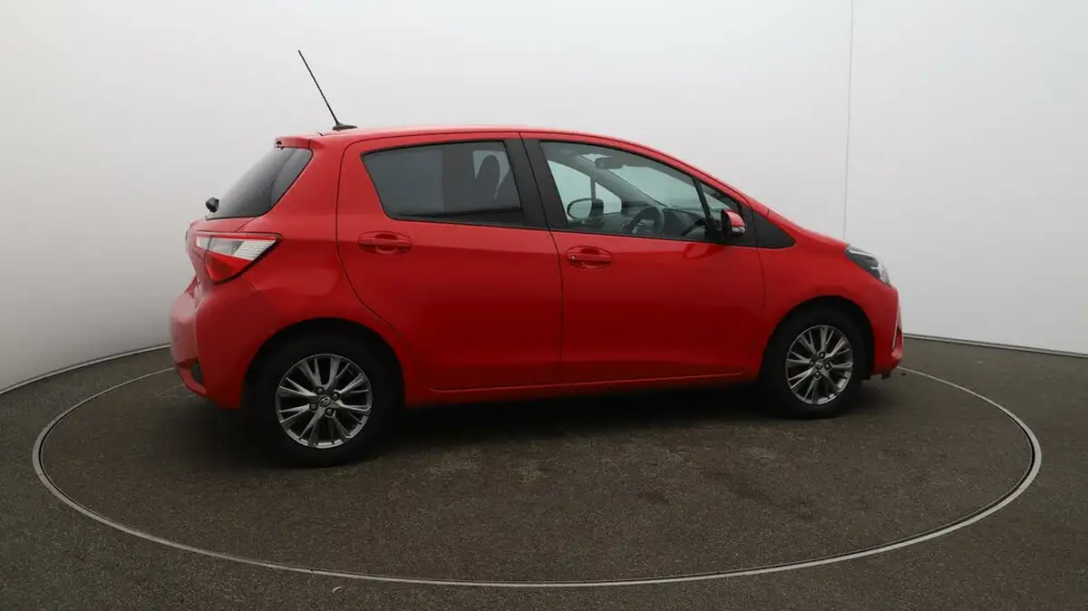 2018-toyota-yaris-15-vvt-i-icon-111bhp-1497cc-big-48