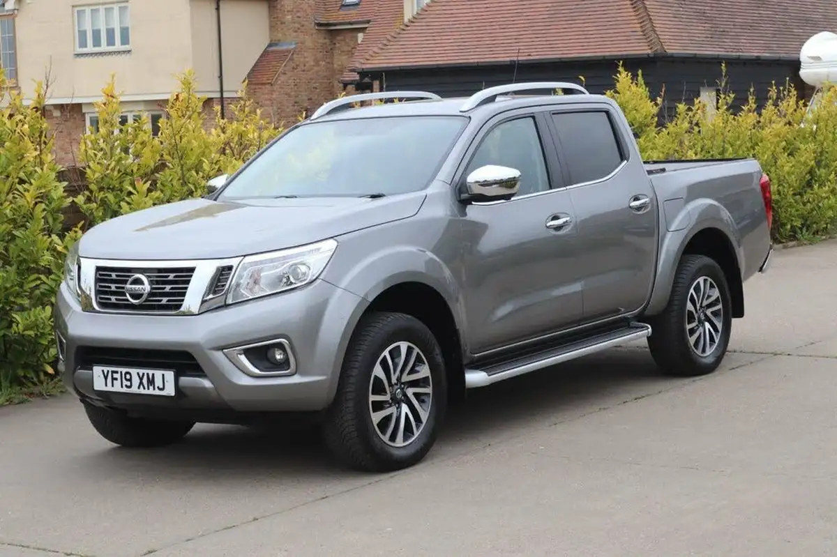 2019-nissan-navara-23dci-tekna-auto-big-2