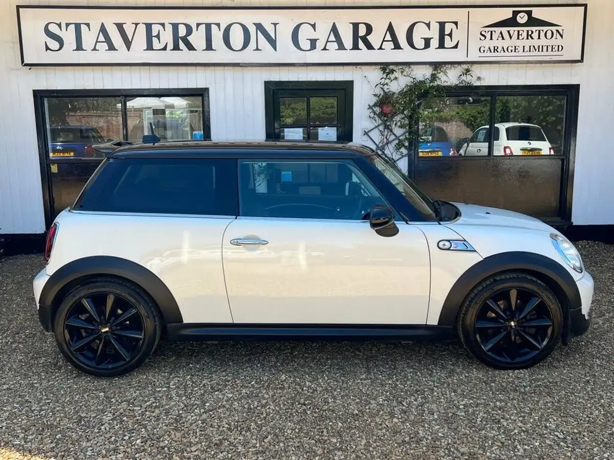 2013-mini-cooper-16-cooper-s-184bhp-sport-chili-hatchback-3d-big-4
