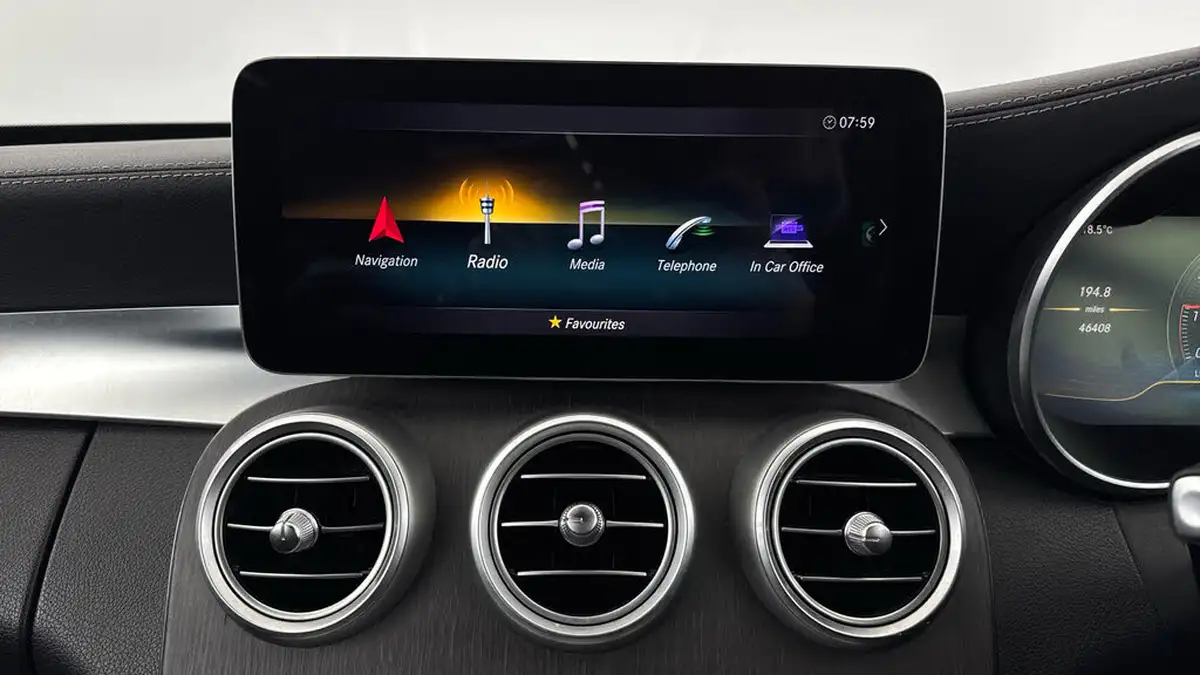 2021-mercedes-benz-c-class-big-11