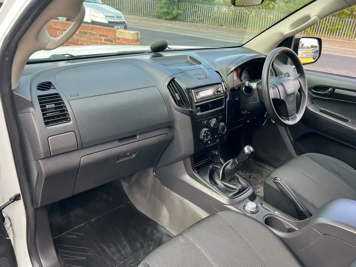 2019-isuzu-d-max-19td-utility-4x4-extended-pick-up-big-19