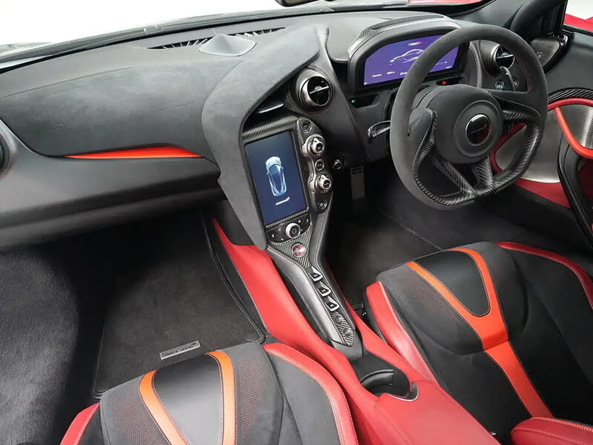 2018-mclaren-720s-40-luxury-big-30
