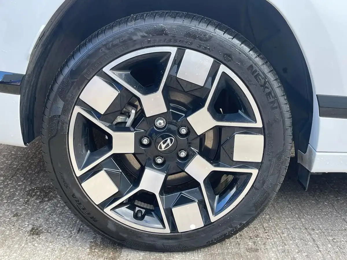 2024-hyundai-kona-e-ultimate-218ps-65kwh-big-2
