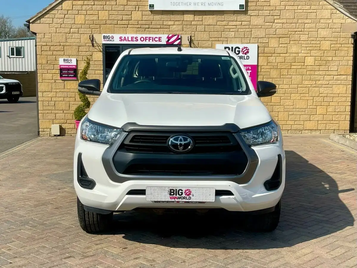 2021-toyota-hi-lux-24d-4d-active-150hpeu6dt-e-double-pick-up-big-12