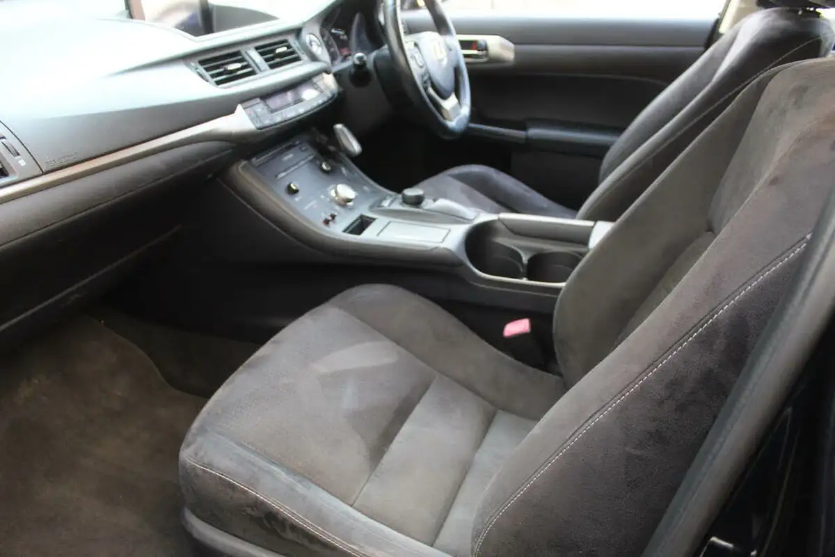 2014-lexus-ct-200h-18-advance-big-22
