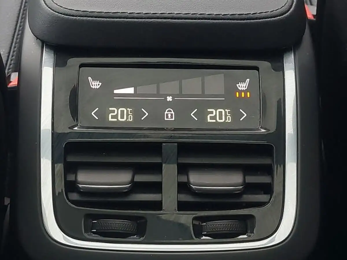 2024-volvo-xc90-20-t8-plus-big-13