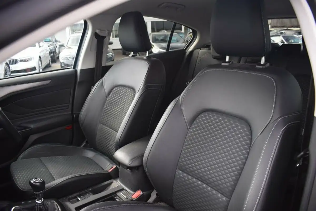 2019-ford-focus-10t-titanium-x-hatchback-big-17