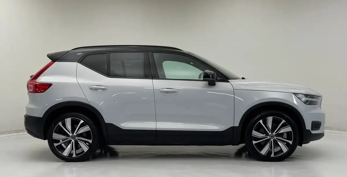 2021-volvo-xc40-e-p8-first-edition-big-3