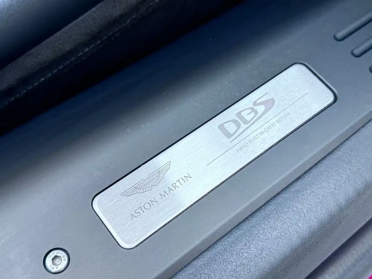 2023-aston-martin-dbs-52-v12-volante-big-25