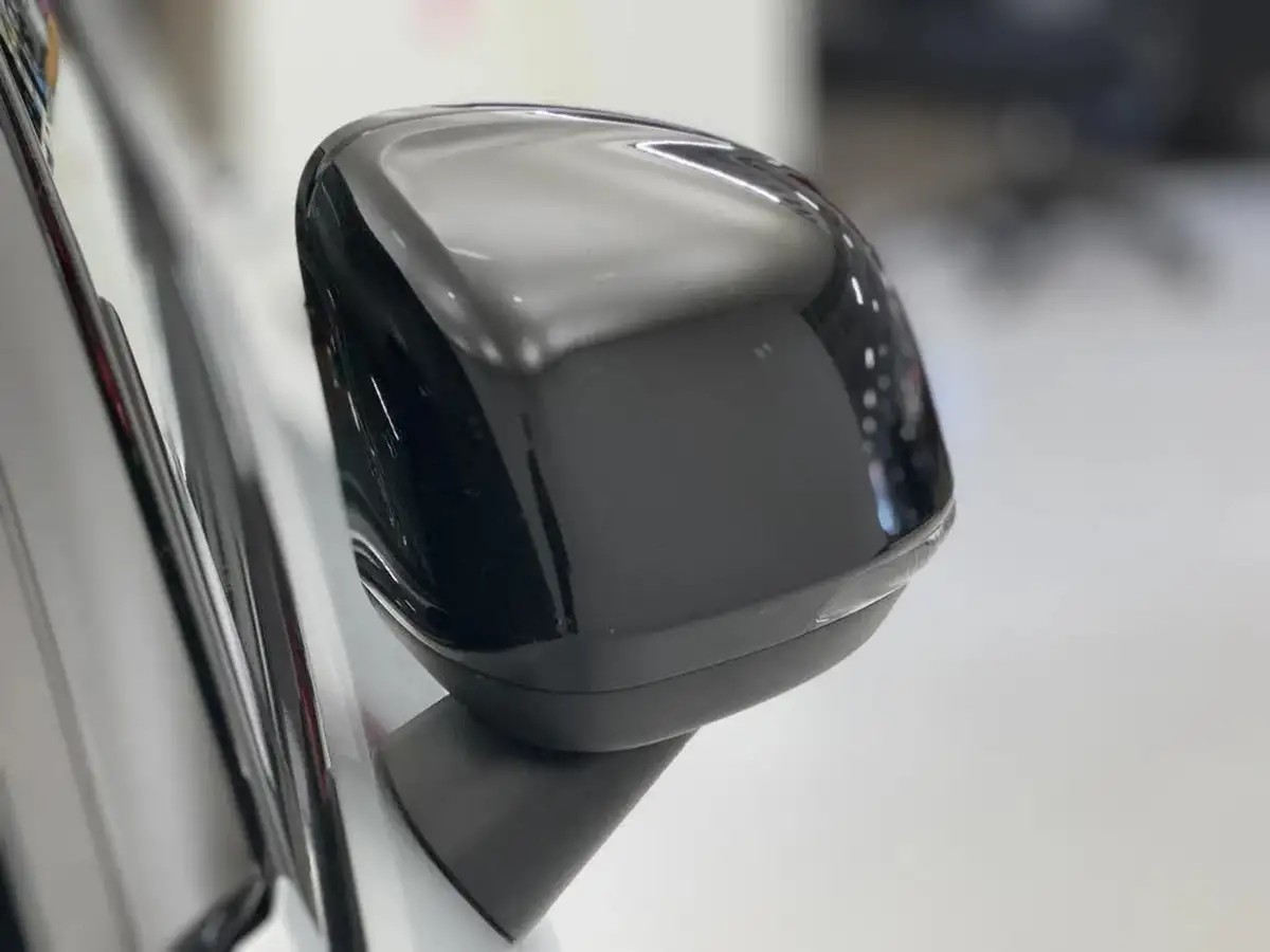 2021-volvo-xc40-e-p8-first-edition-big-31