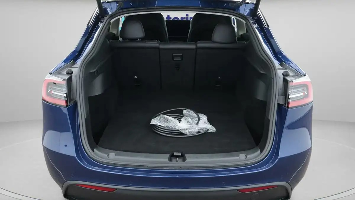 2022-tesla-model-y-e-long-range-big-17