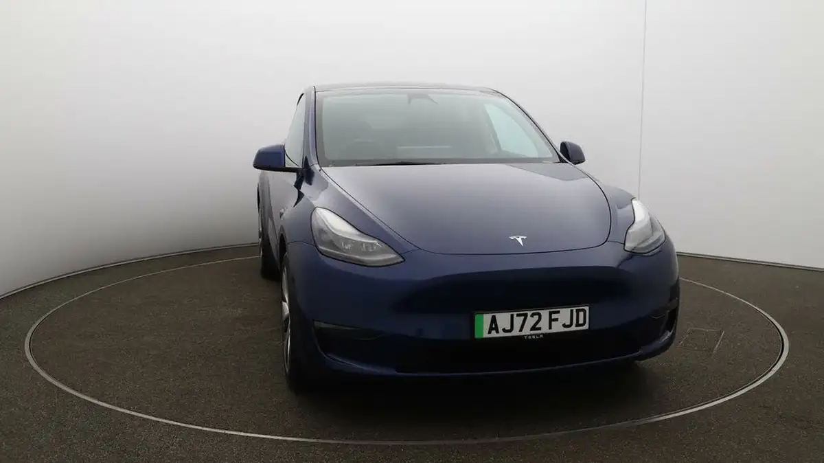 2022-tesla-model-y-e-long-range-big-41
