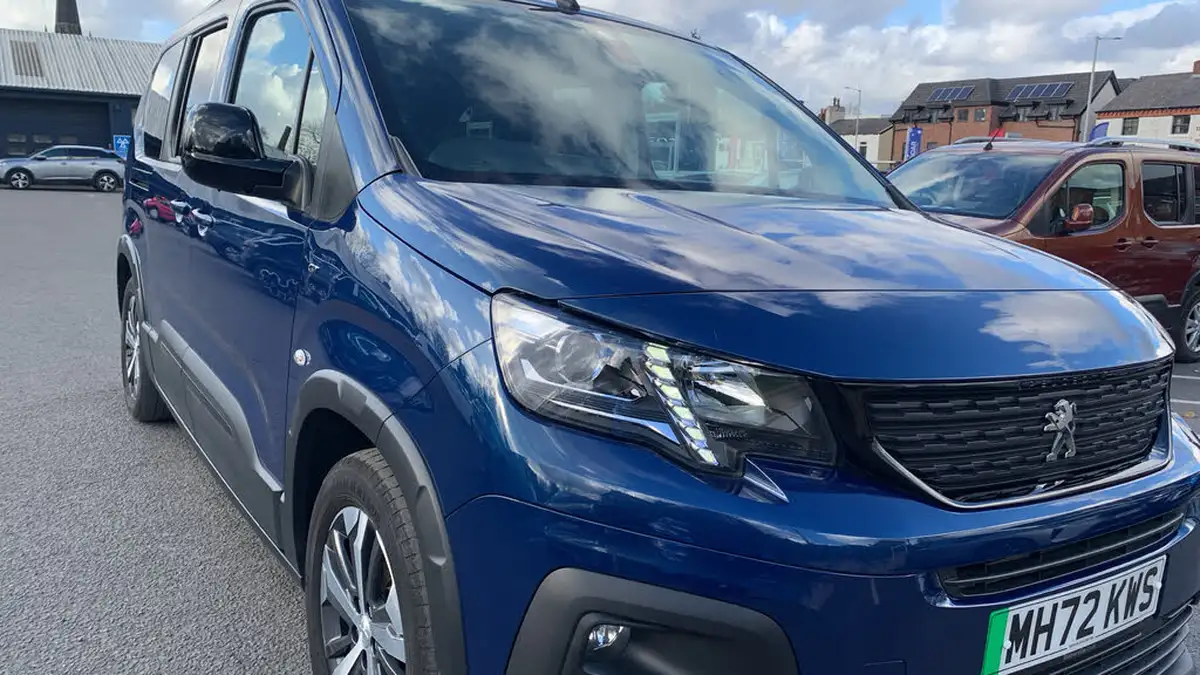 2023-peugeot-rifter-e-gt-long7-seats-big-42