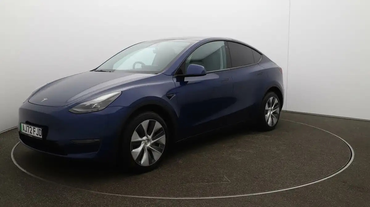 2022-tesla-model-y-e-long-range-big-69