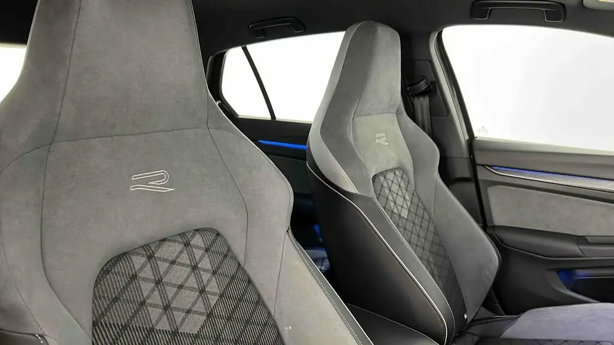 2022-volkswagen-golf-15-tsi-r-line-130ps-hatchback-big-32