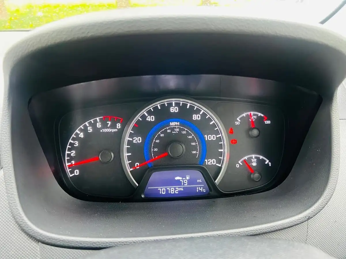 2017-hyundai-i10-10-premium-big-47