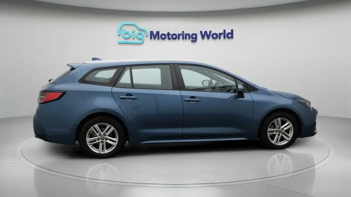 2022-toyota-corolla-18-vvt-i-icon-tech-spare-wheel-touring-sports-5d-big-8