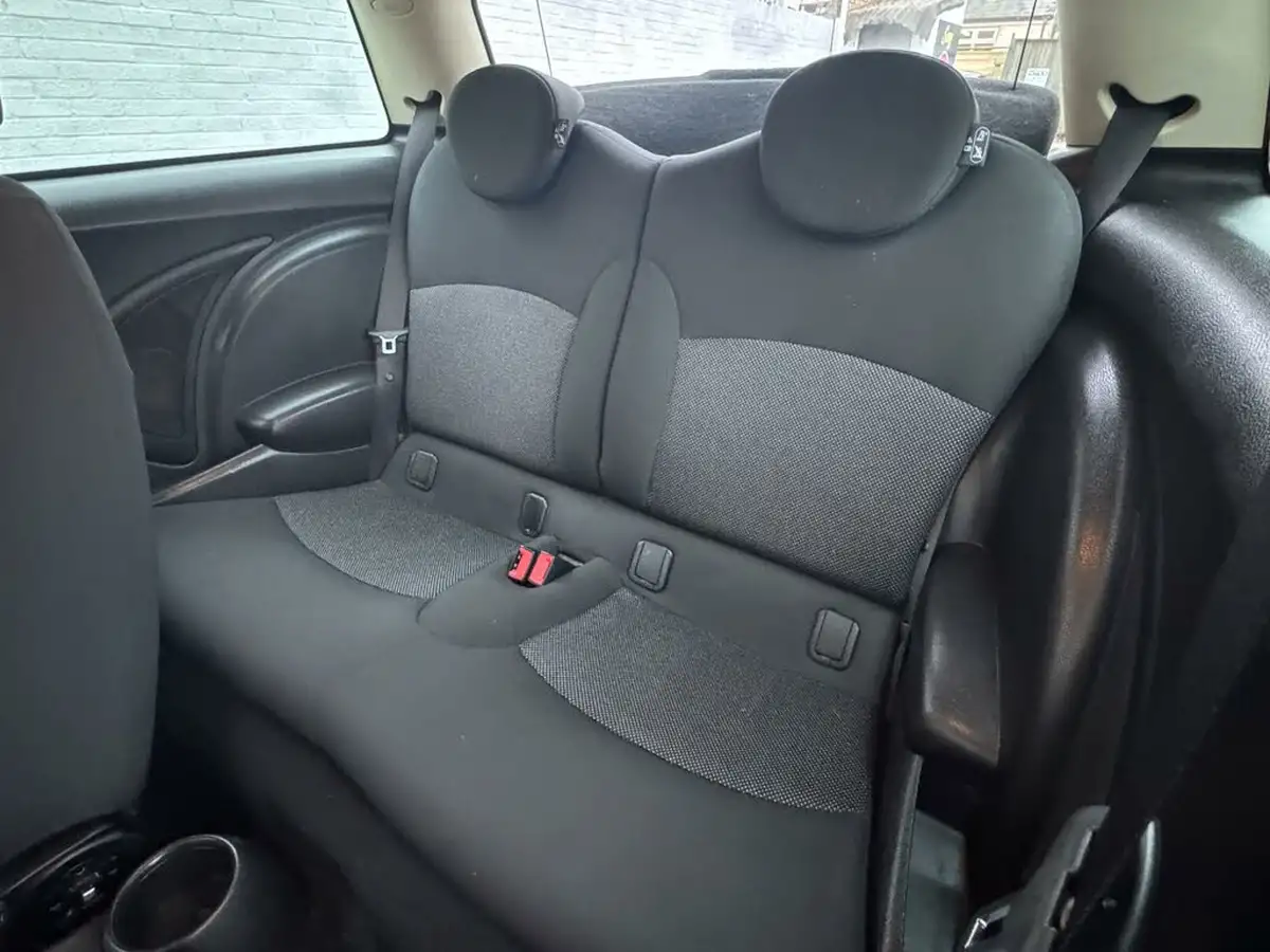 2011-mini-cooper-16-one-98bhp-hatchback-3d-big-24
