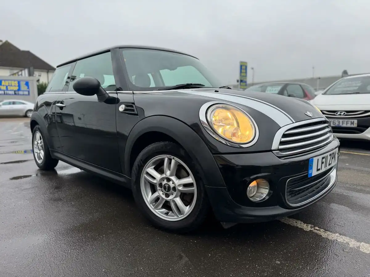 2011-mini-cooper-16-one-98bhp-hatchback-3d-big-0