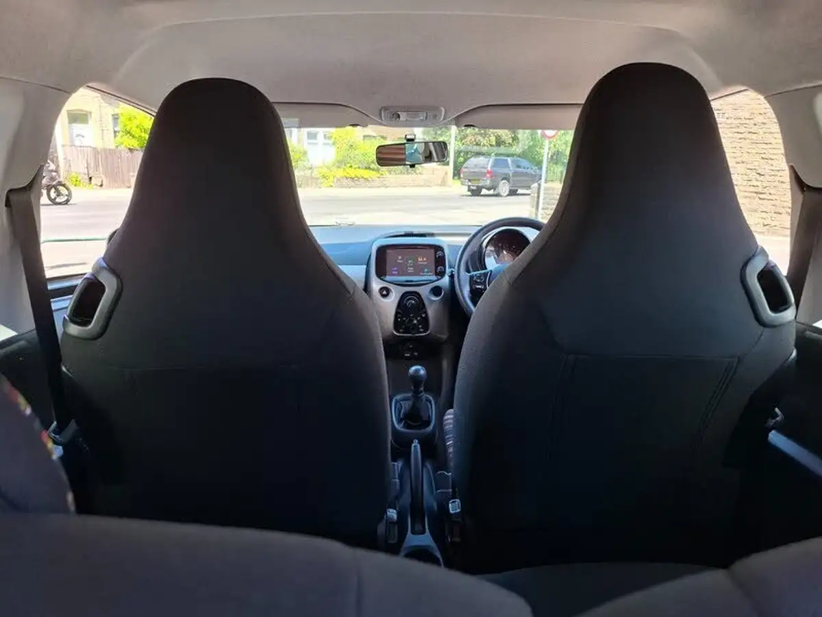 2015-citroen-c1-10-vti-feel-3d-big-9