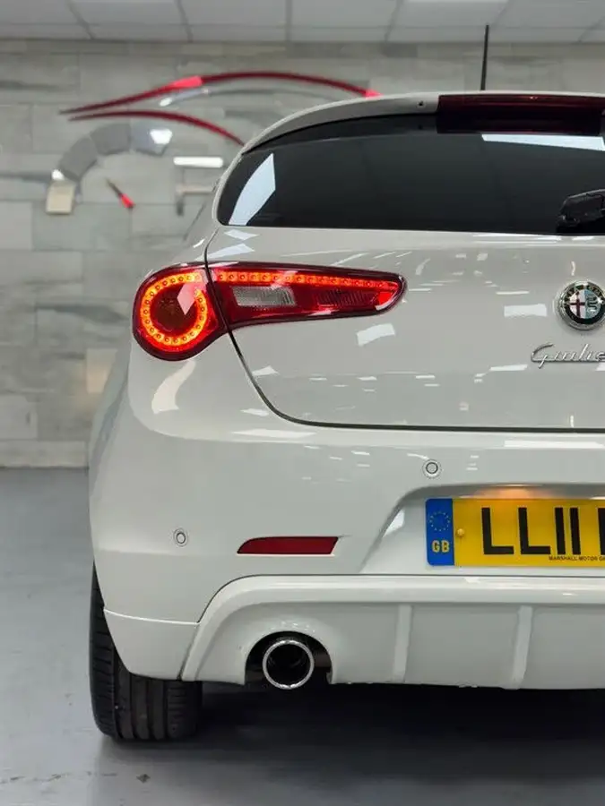 2011-alfa-romeo-giulietta-14-veloce-multiair-170bhp-big-20
