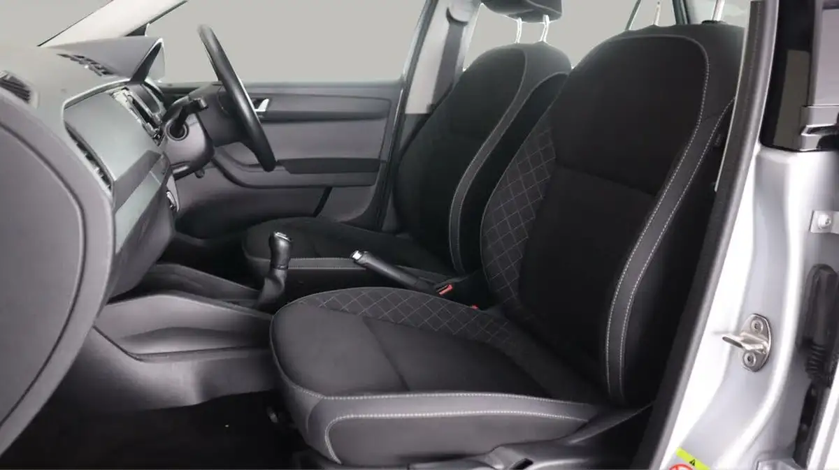 2019-skoda-fabia-10-mpi-se-60ps-hatchback-big-13