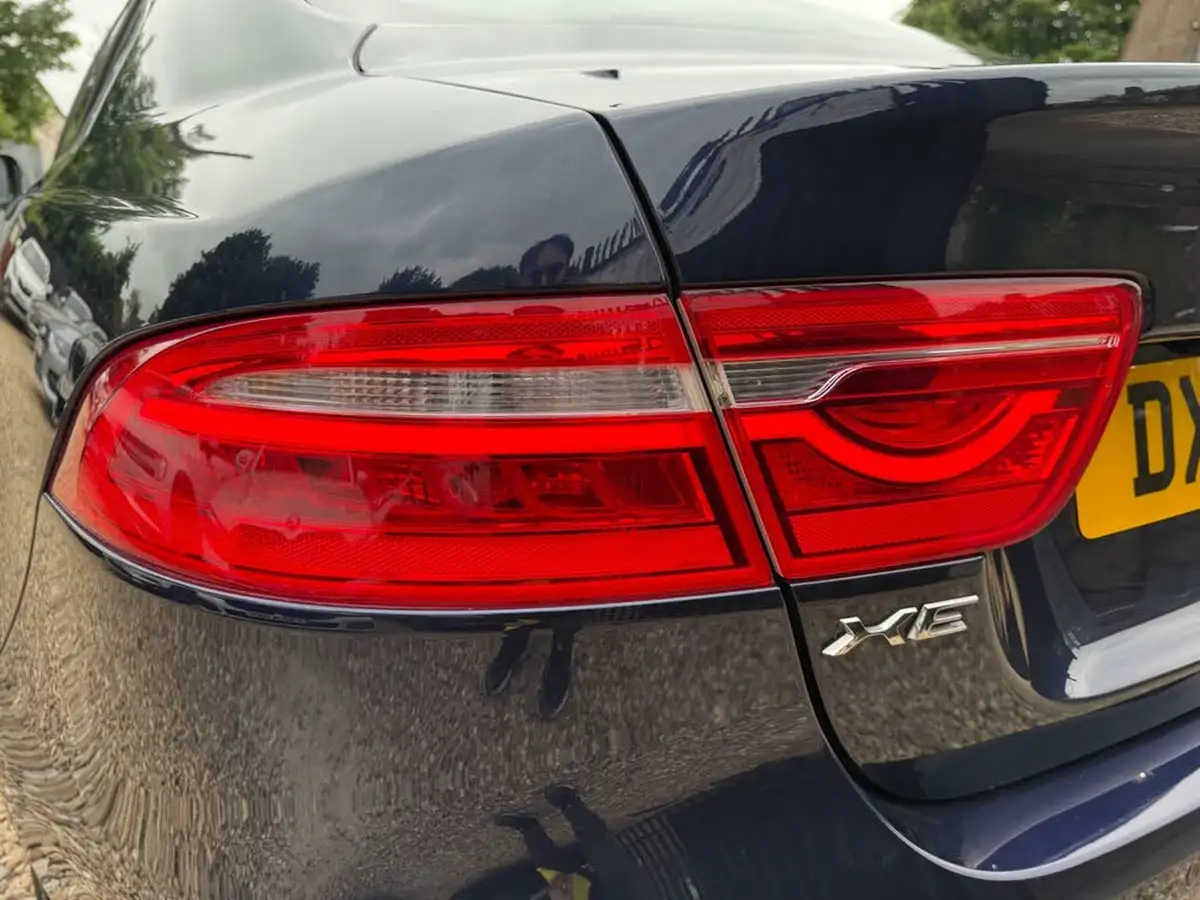 2019-jaguar-xe-20i-portfolio-200ps-big-52