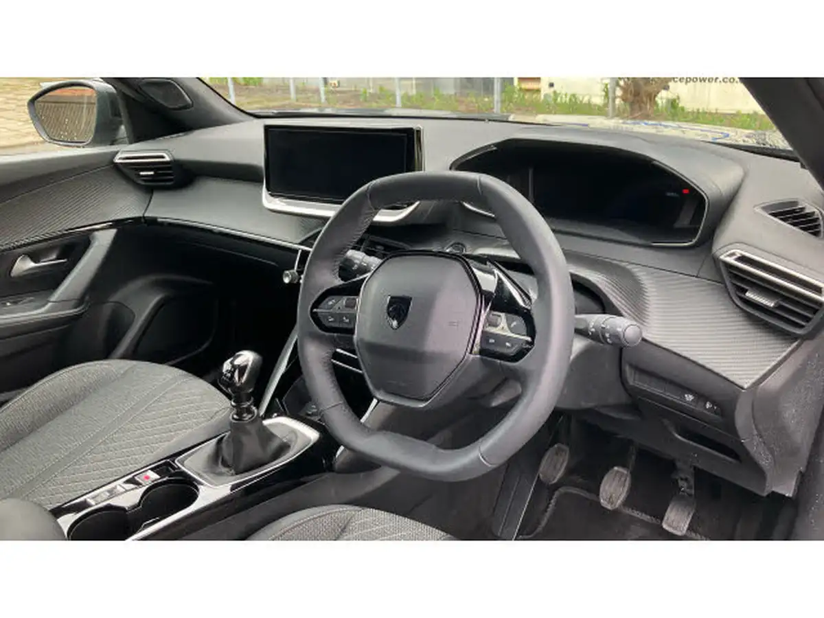 2025-peugeot-2008-suv-12-puretech-allure-130ps-big-10