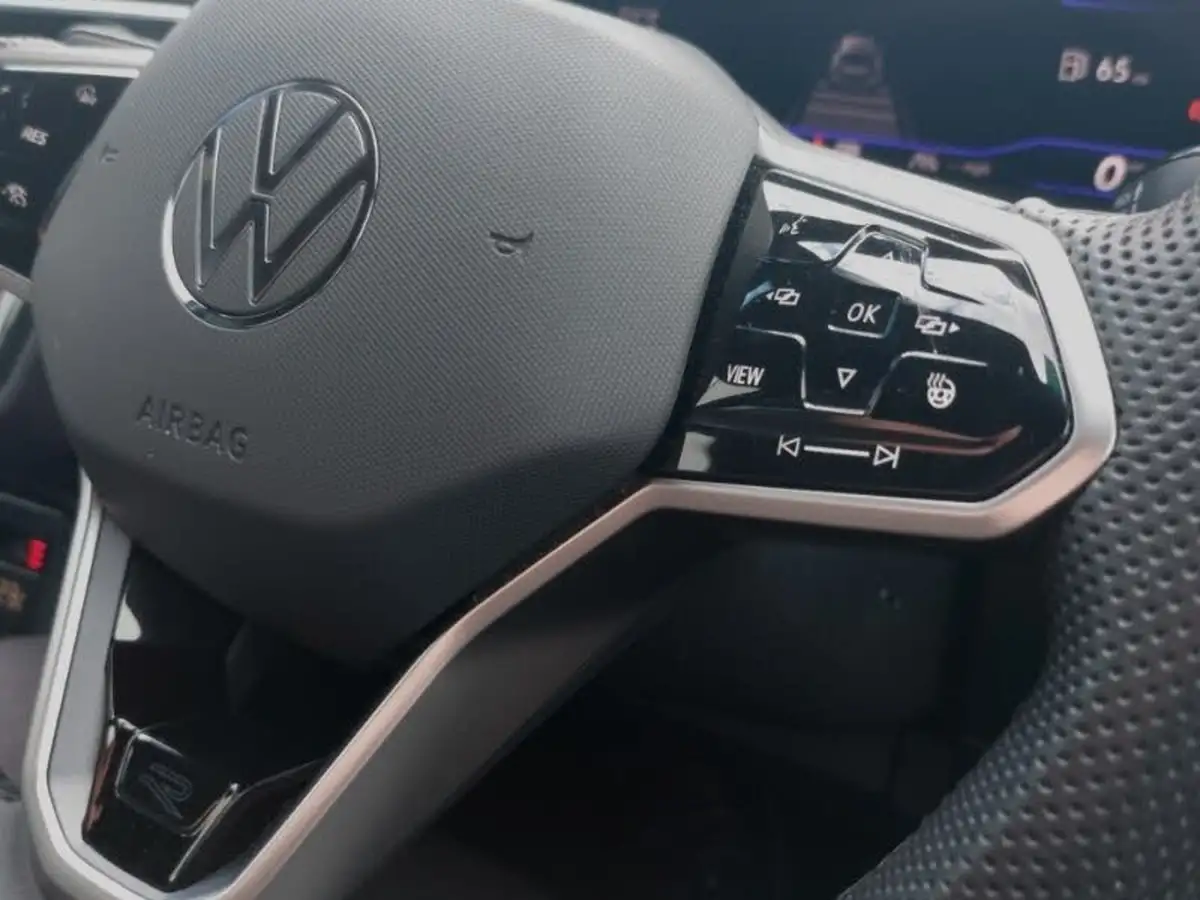 2024-volkswagen-tiguan-15-tsi-r-line-edition-big-16