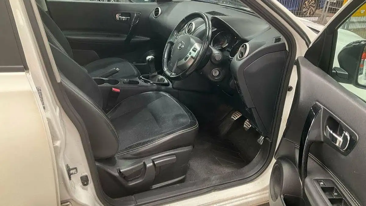 2013-nissan-qashqai-16-360-big-10