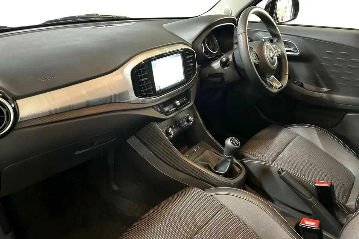 2023-mg-mg3-15-vti-tech-exclusive-nav-big-5