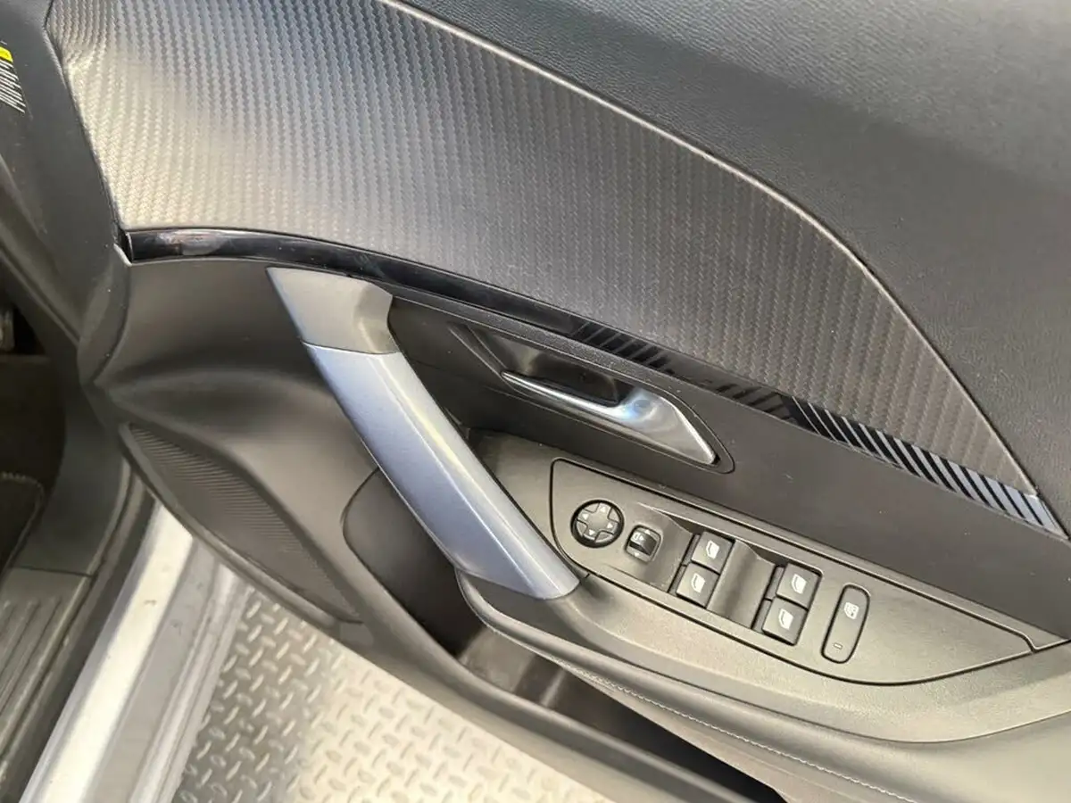 2021-peugeot-2008-suv-12-puretech-allure-130bhp-big-23